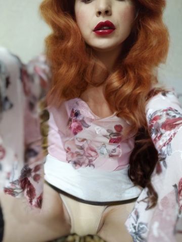 Симона Горячая Брюнетка Новый Свет